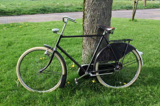 regeling Eenvoud schraper Oldtimer verhuur - Bob Tweewielershop - De fietsenmaker van Ten Boer en  omstreken