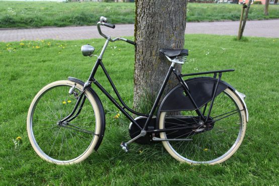 regeling Eenvoud schraper Oldtimer verhuur - Bob Tweewielershop - De fietsenmaker van Ten Boer en  omstreken